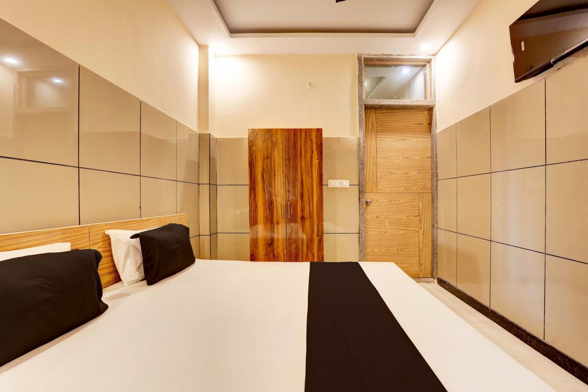 Hotel O 7 Lucknow Buitenkant foto